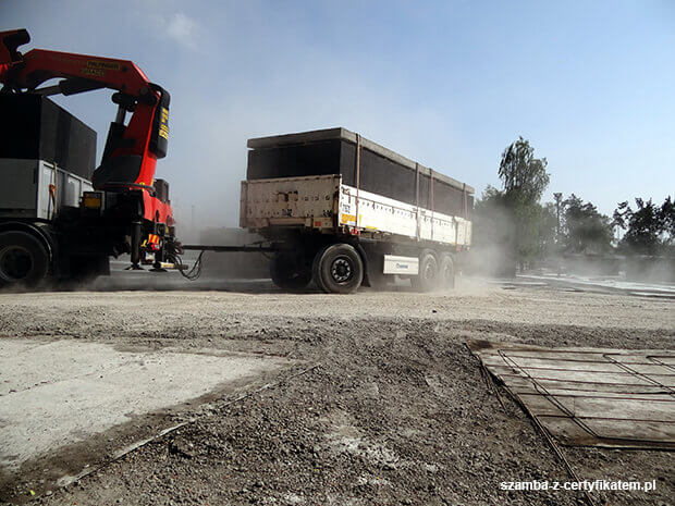 Transport monolitycznych szamb betonowych  w Annopolu z gwarancją
